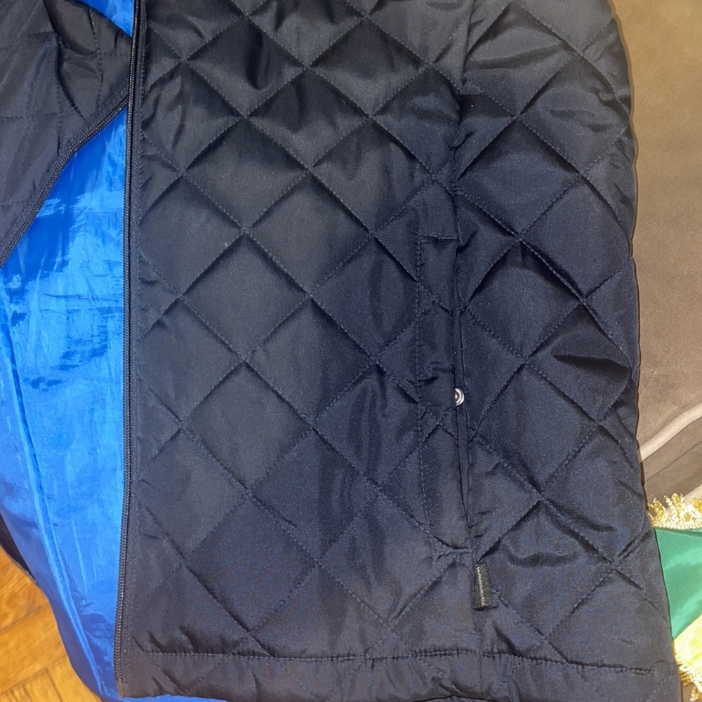 VEST - Picture 5 of 7